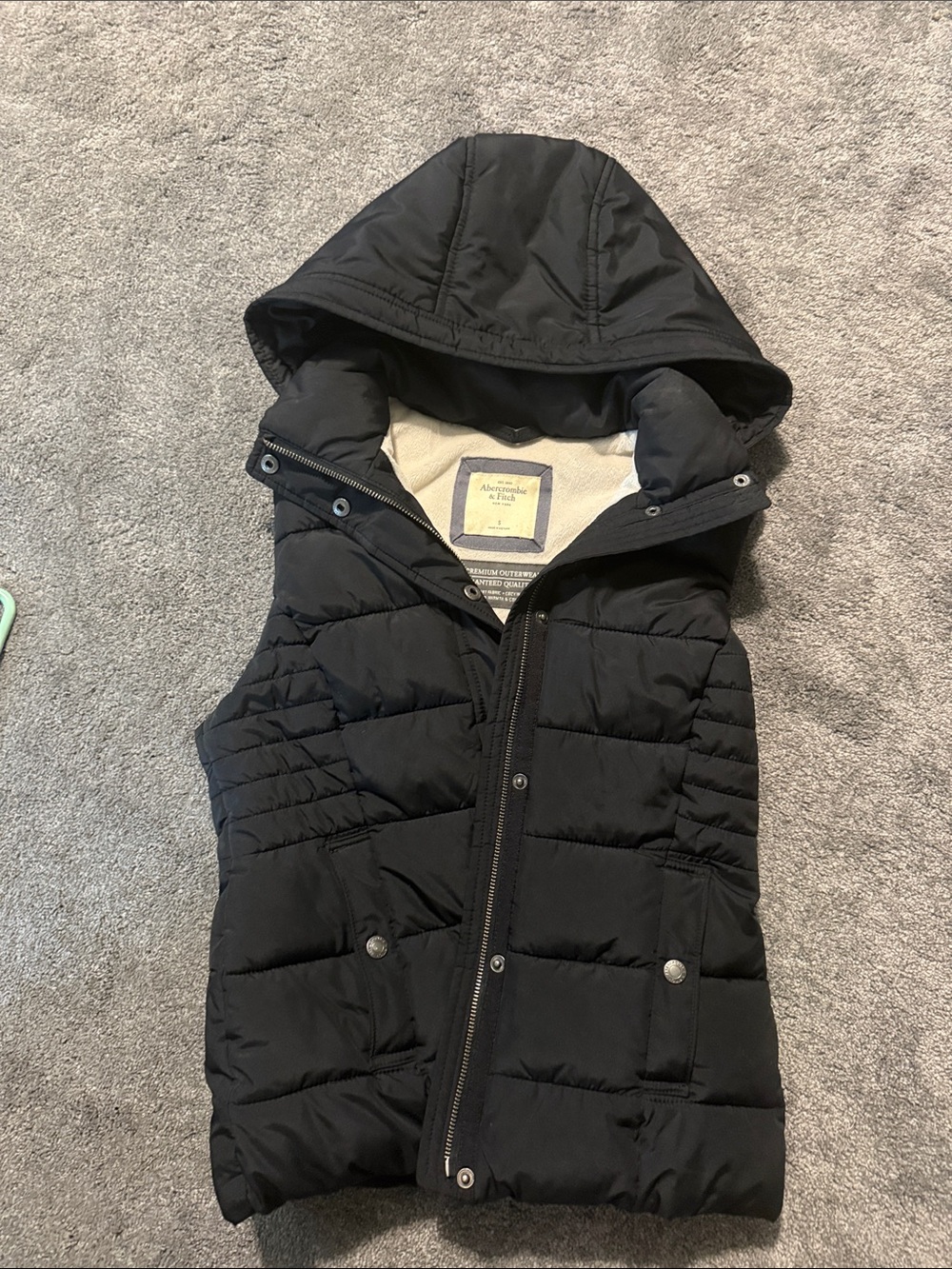 Abercrombie & Fitch Black vest with hood